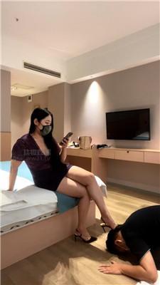 【健身女主】品尝主子的臭脚丫       JS260802-21