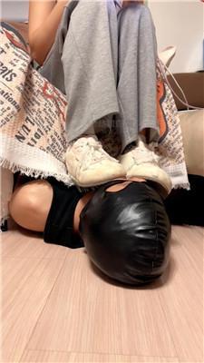 【玥野兔】健身后调教绿帽狗物化脚垫    JS260805-65