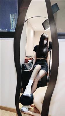 【小梨】闻着臭鞋袜被羞辱   JS260903-40