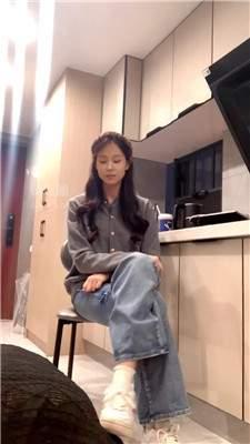 【女生也能很暴力】纹身女神的痰盂   JS261003-21
